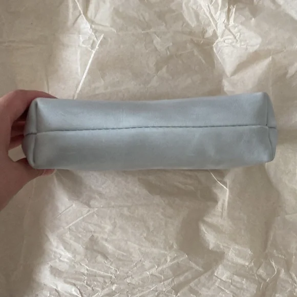 Portland Leather Utility Bag - Picture 3 of 7